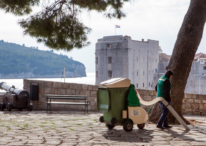 U Dubrovniku na pet lokacija ugrađeno 18 podzemnih spremnika