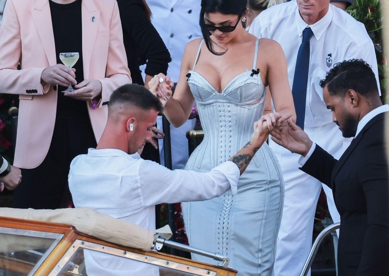 Lauren Sanchez mogla bi biti bijesna: Kylie Jenner prekršila je najvažnije pravilo svakog vjenčanja