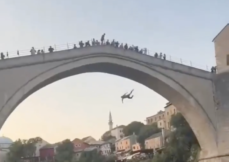 Mladić kojeg su pretukli nakon skoka sa Starog mosta: ‘Sad sam poznat u Bosni i Hercegovini’