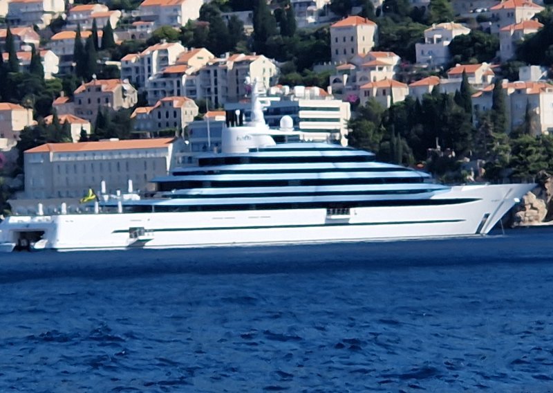 Kaos uplovio u Dubrovnik: Ovakva superjahta rijetko se viđa, vrijedi nezamislivo bogatstvo