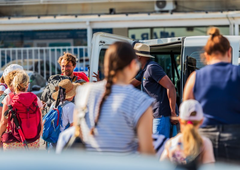 Split: Ovog vikenda kroz zračnu luku 49.000, kroz trajektnu 63.000 putnika