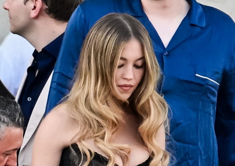 Njezin dolazak zbunio je mnoge: Što je Sydney Sweeney radila na Bezosovom vjenčanju