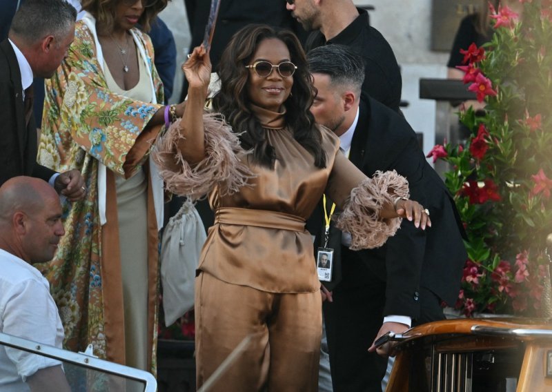 Ovo bi malo tko nosio u njenoj dobi, ali Oprah izgleda - nikad bolje