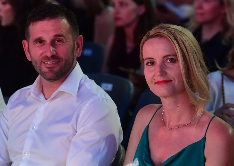 Pogledajte atmosferu na Melodijama Jadrana: Posebnu pažnju privukla je supruga splitskog gradonačelnika