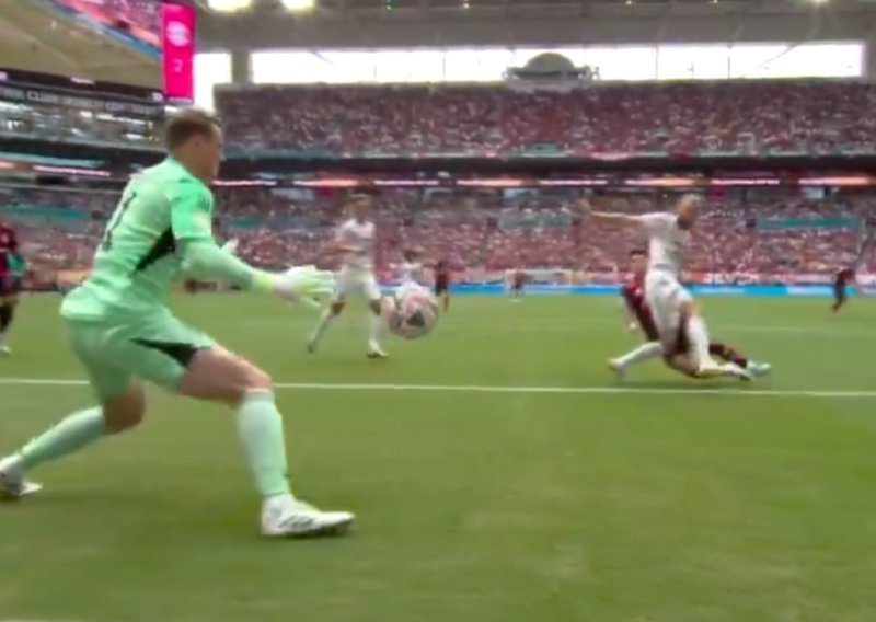 Pogledajte nestvarnu obranu Neuera. Spasio je Bayern