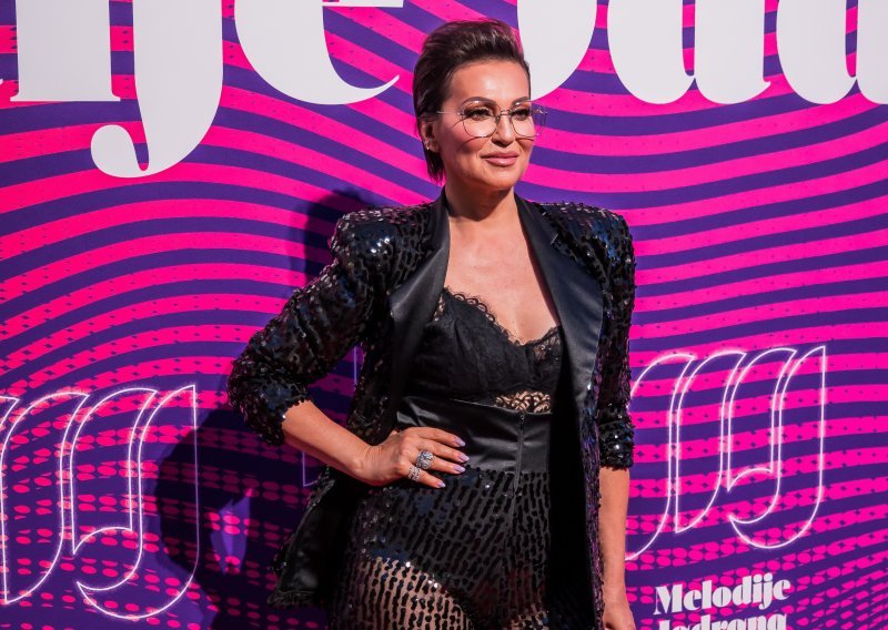 Odvažno izdanje na Melodijama Jadrana: Nina Badrić izazvala senzaciju u šljokicama