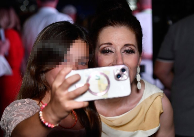 Doris Dragović poput magneta: Svi su htjeli fotografiju sa splitskom divom