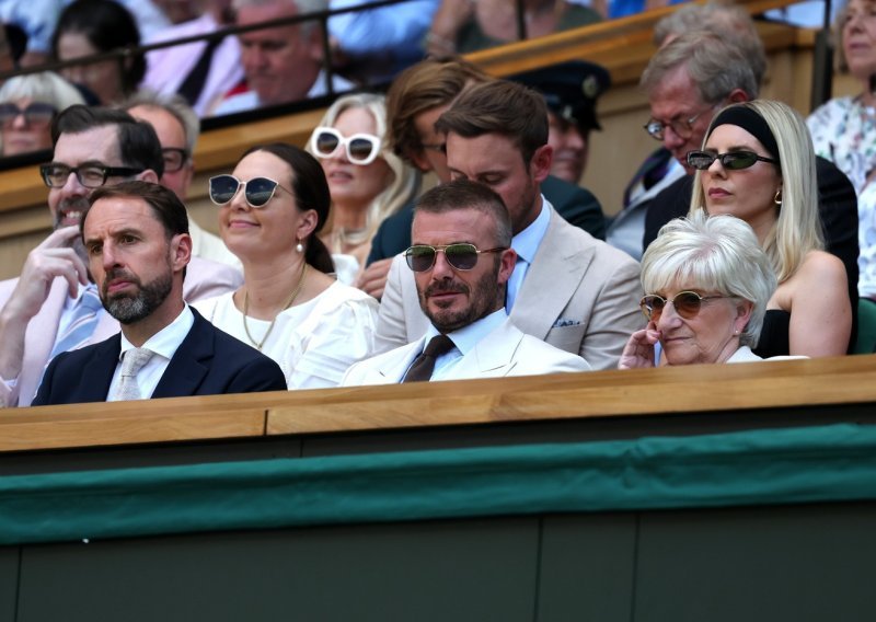 Rijetko je u javnosti: David Beckham na Wimbledon je poveo majku, Victoriji ni traga