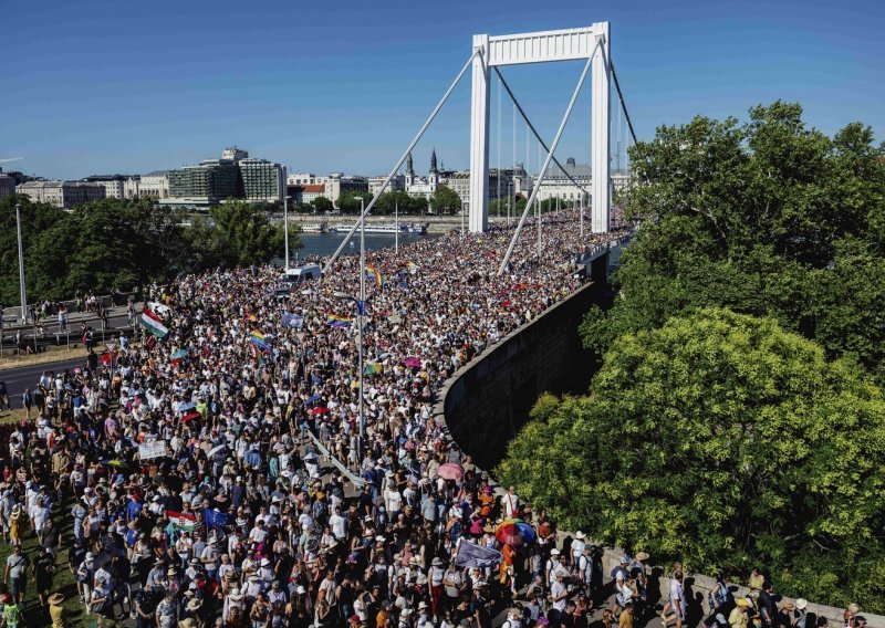 Je li ovo početak kraja Orbanove vladavine? Zabranio Pride, a onda na ulice stigle stotine tisuća građana