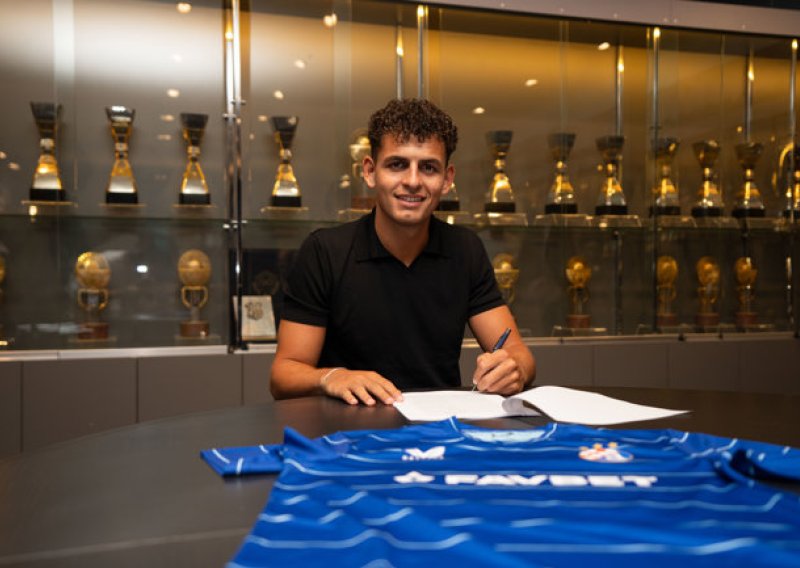 Službeno: Dinamo predstavio igrača Barcelone