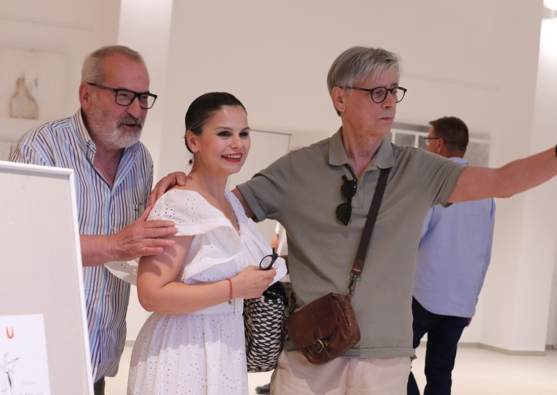Tisja Kljaković Braić postala senzacija u Zagvozdu: Publika jedva dočekala izložbu i predstavu