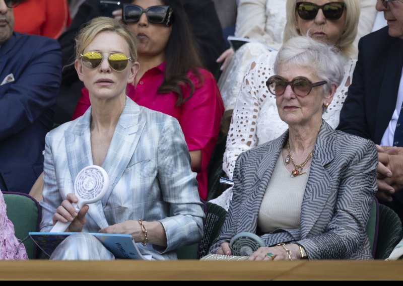 Glumačke face u pohodu na Wimbledon: Od vrućine su se 'spašavali' mini ventilatorima