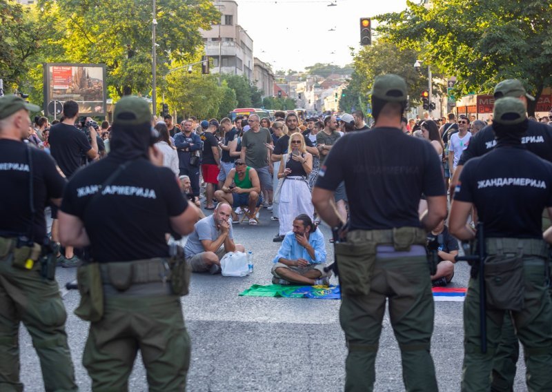 Zemun najuporniji u blokadama: Došlo do teškog incidenta, automobilom oborio ženu
