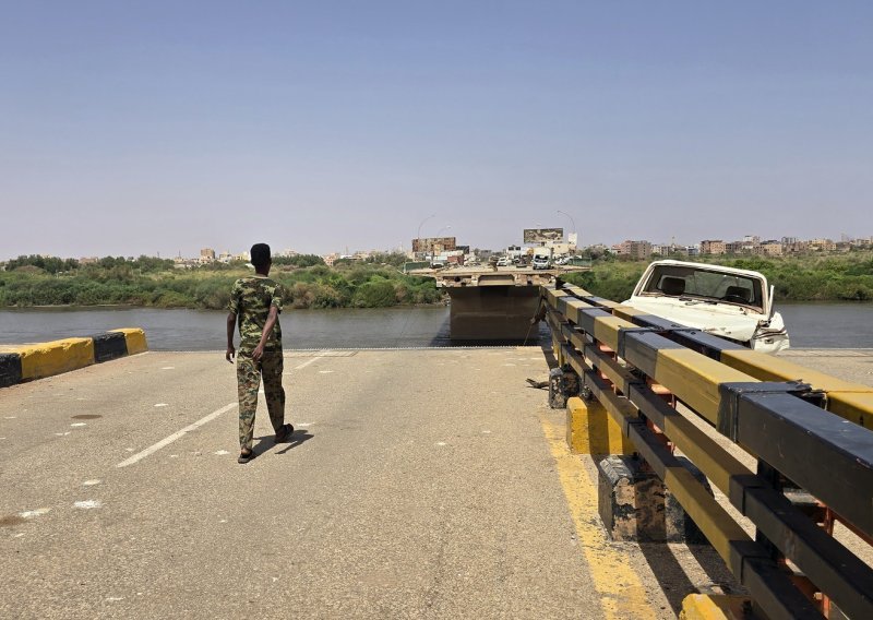 Krvari sukob u Sudanu prelijeva se preko granica, ubijen UN-ov mirovnjak