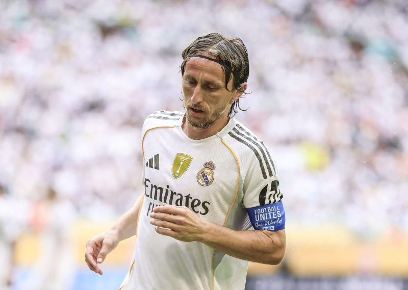 Tek što je ušao u igru, Modrić senzacionalnim potezom digao sve na noge