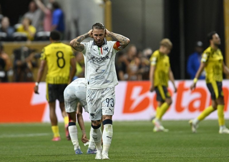 I Sergio Ramos primio se za glavu nakon što je ovo promašio