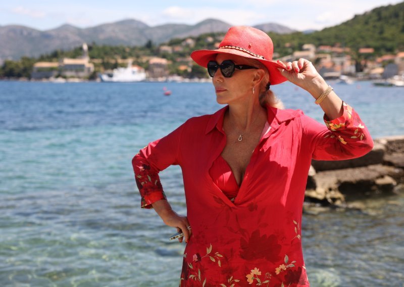 Lepa Brena za tportal: Na Balkanu se strah uvijek širi brže od povjerenja, a ljudi samo žele živjeti normalno