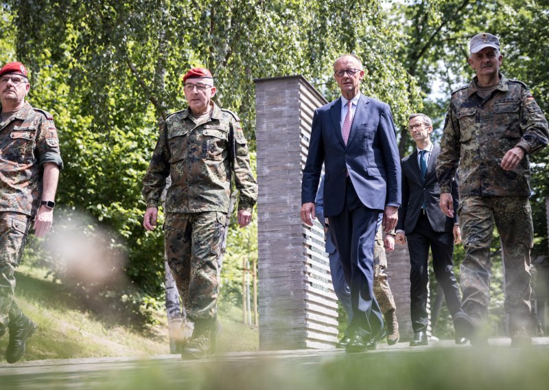 Njemačka sklapa saveze s europskim nuklearnim silama, sadrže klauzulu o uzajamnoj obrani
