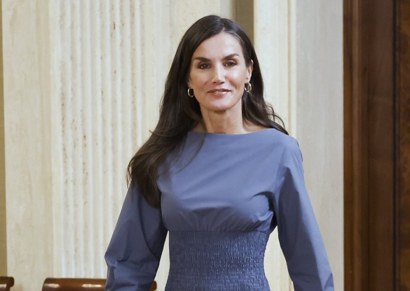 Kraljica Letizia pronašla je cipele koje idu uz baš svaku ljetnu haljinu