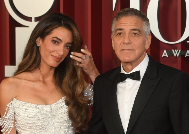 Amal Clooney plijeni elegancijom, a ovaj lak za nokte je tajna njezine savršene manikure