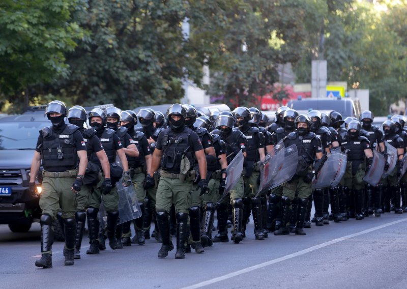 Njemački mediji: 'Policija u Srbiji se osjeća poniženo zbog igre mačke i miša'