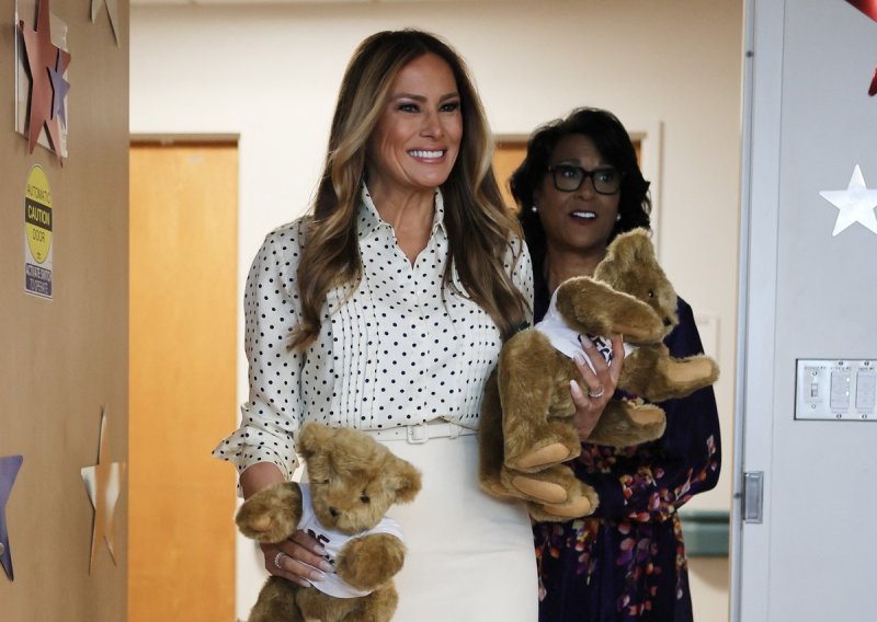 Osvanula u vrućem trendu: Melania Trump zbog ove se udobne obuće odrekla omiljenih salonki