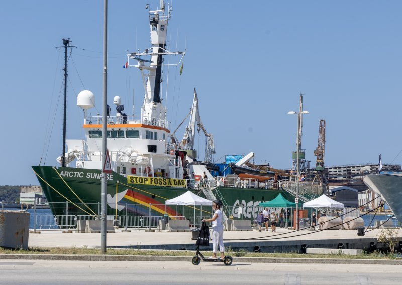 Greenpeace u Puli: 'Političari moraju staviti ljude ispred profita'