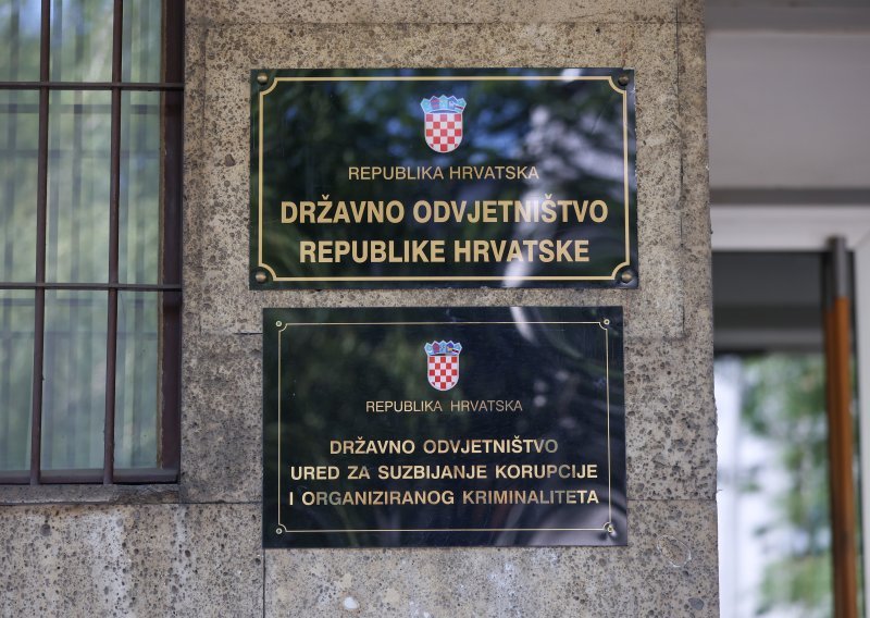 USKOK podigao optužnicu: Dvanestorica na ilegalnoj prodaji cigareta i duhana zaradila 254.000 eura