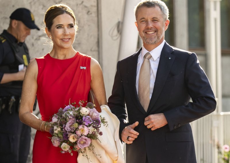 Kraljica Mary hitno odvezena s javnog pojavljivanja; bol je bila prejaka