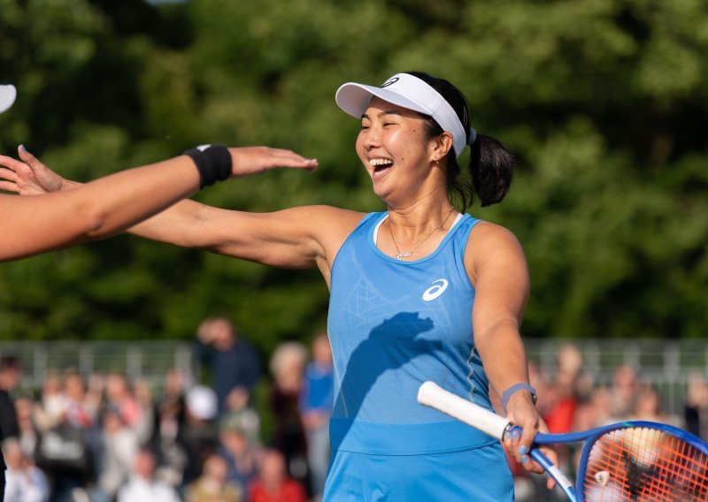 Tenisačicu na Wimbledonu omela pčela, njena reakcija je hit
