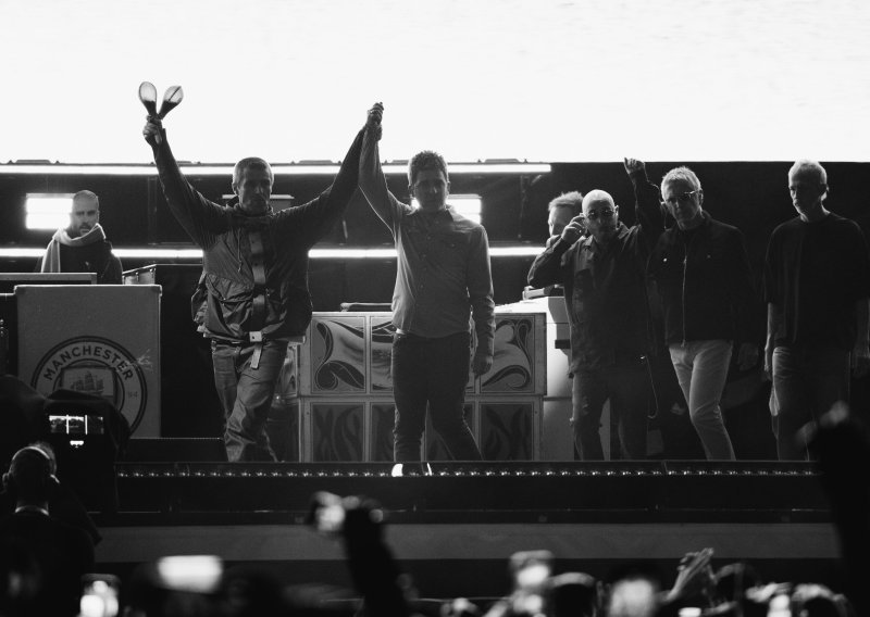 [FOTO/VIDEO] I to se dogodilo: Oasis prvi put zajedno na pozornici nakon 16 godina