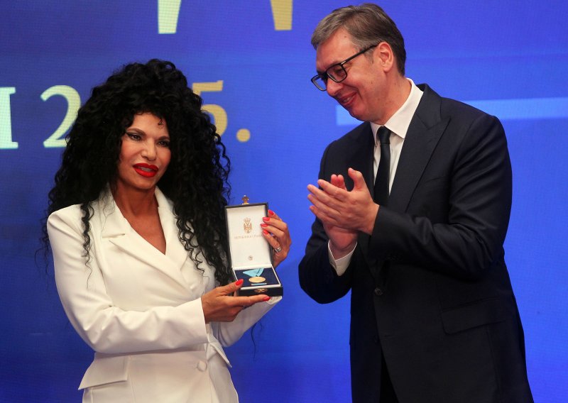 Dok Srbi pumpaju, Vučić otvara autocestu koja nema uporabnu dozvolu