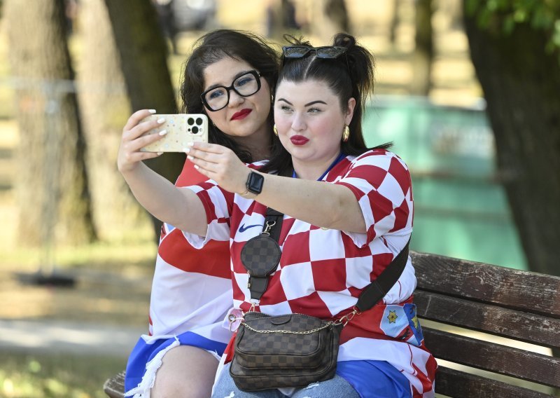 Vrućina, izležavanje i selfiranje: Ovako Thompsonovi fanovi krate vrijeme na Bundeku