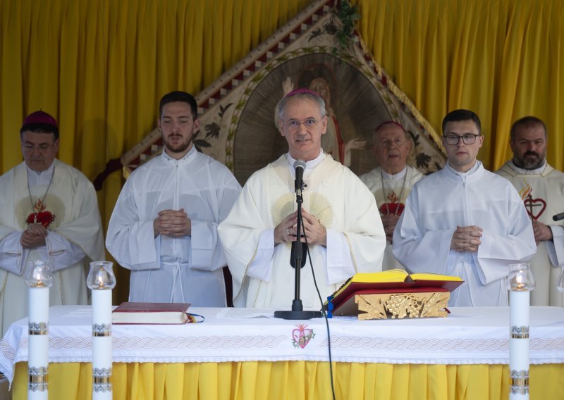 Kutleša pred više tisuća ljudi održao misu povodom obljetnice krunidbe kralja Tomislava