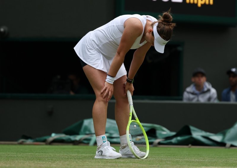 Drama na Wimbledonu! Braniteljica naslova se rasplakala i ispala