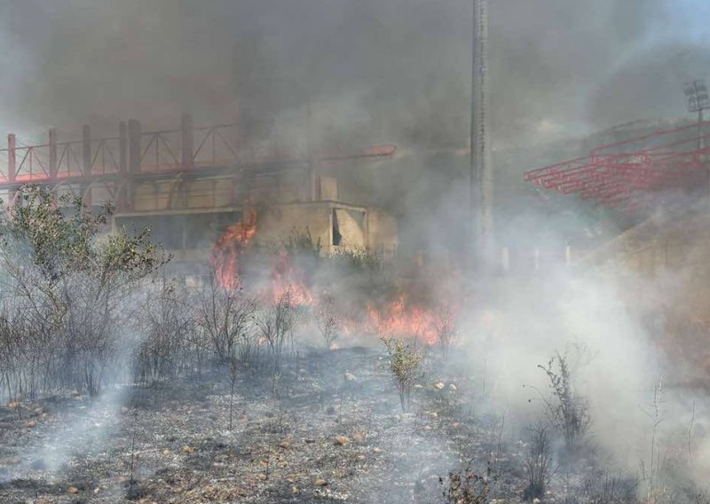Strašne scene iz susjedstva: Veliki požar u neposrednoj blizini Veležovog stadiona