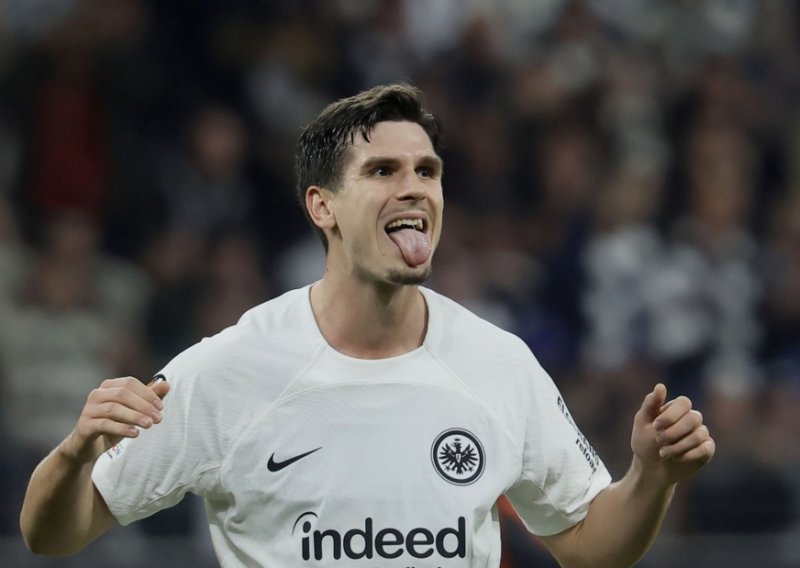 Mladi hrvatski napadač ipak neće u Dinamo; ostaje u Bundesligi