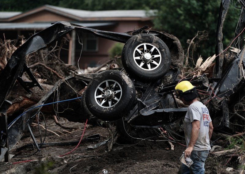 Smrtonosne poplave u Texasu: Gotovo stotinu mrtvih, sve manje nade za nestalim