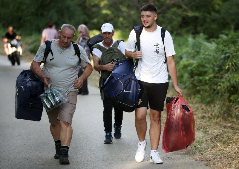 Više od 6 tisuća ljudi krenulo u 'Maršu mira' prema Srebrenici