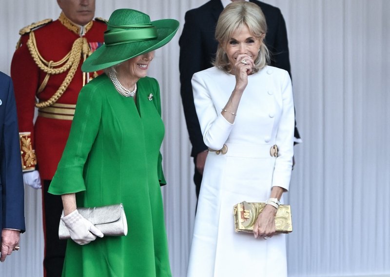 Zasjenila i kraljicu: Brigitte Macron briljirala u elegantnoj bijeloj haljini