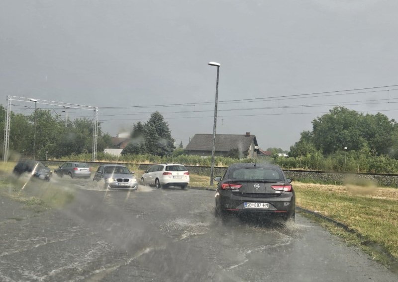 Dvije osobe u Splitu teško ozlijeđene; nevrijeme protutnjalo i kroz Slavoniju