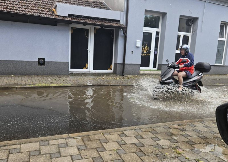 Nevrijeme u Slavoniji: Nagla tuča zaustavila promet u Slavonskom Brodu