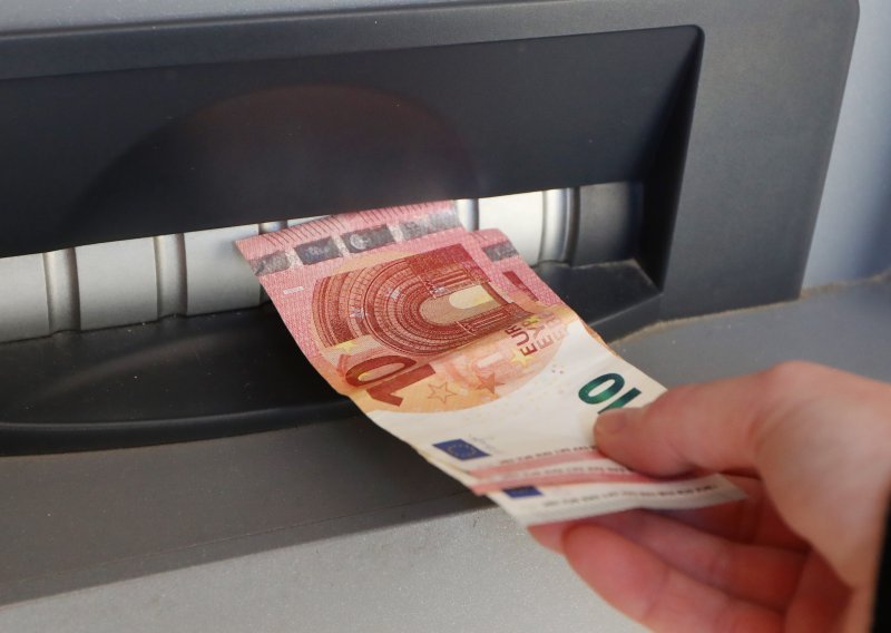 Državni tajnik: Banke od naknada zarađuju više od 300 milijuna eura