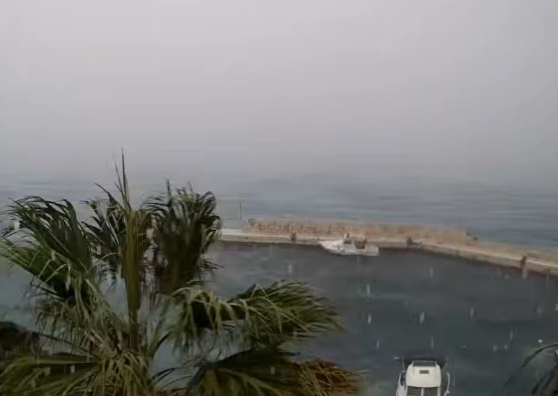 Pogledajte kako je nevrijeme došlo s mora i progutalo Split