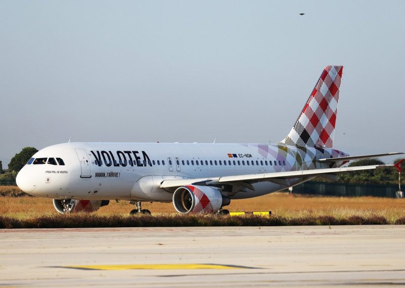 Tragedija u Italiji: Muškarca usisao motor aviona na aerodromu