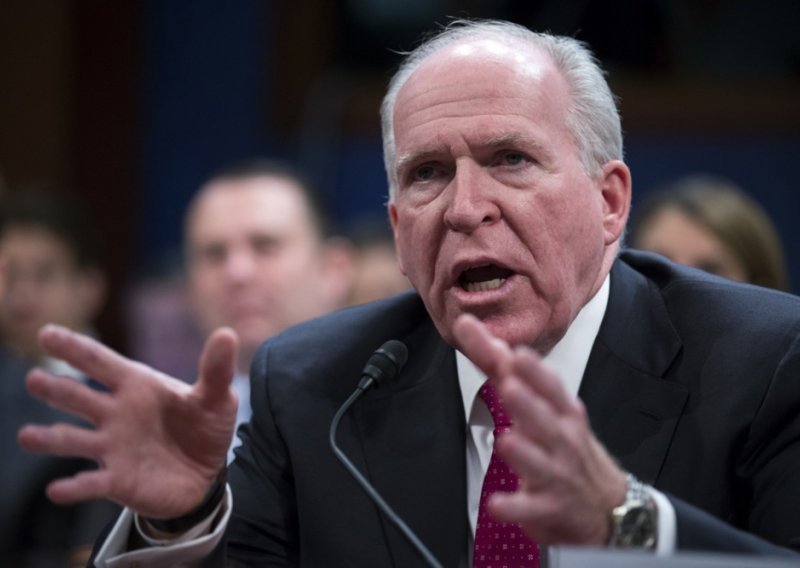 FBI istražuje bivše direktore FBI-ja i CIA-e