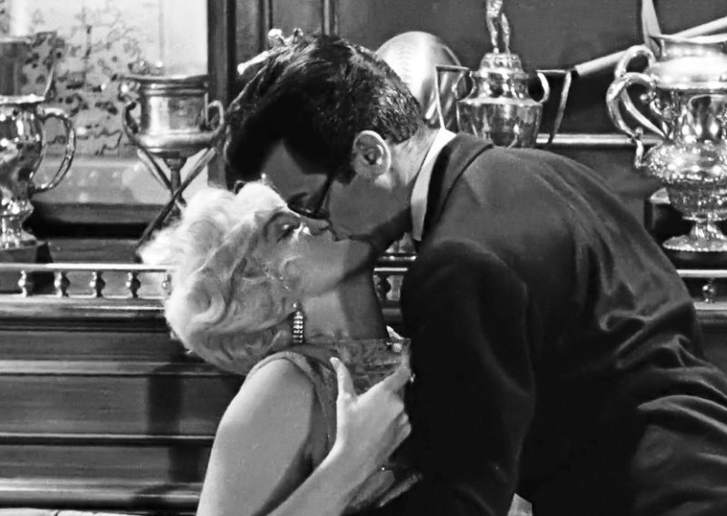 Poznati glumac poljubac s Marilyn Monroe usporedio s poljupcima Hitleru