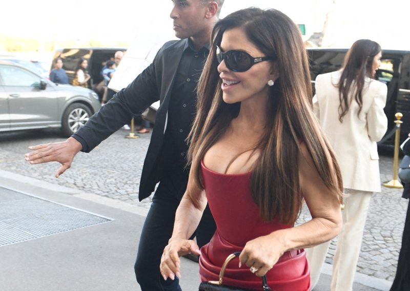 Eksplozivan dekolte Lauren Sanchez nešto je što se ne viđa svaki dan