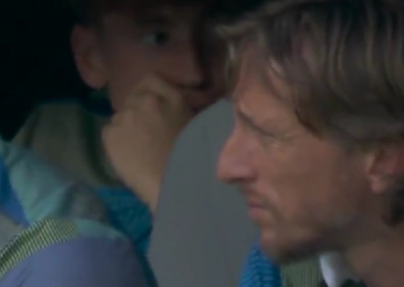 Pogledajte što radi očajni Modrić dok gleda kako PSG ponižava Real