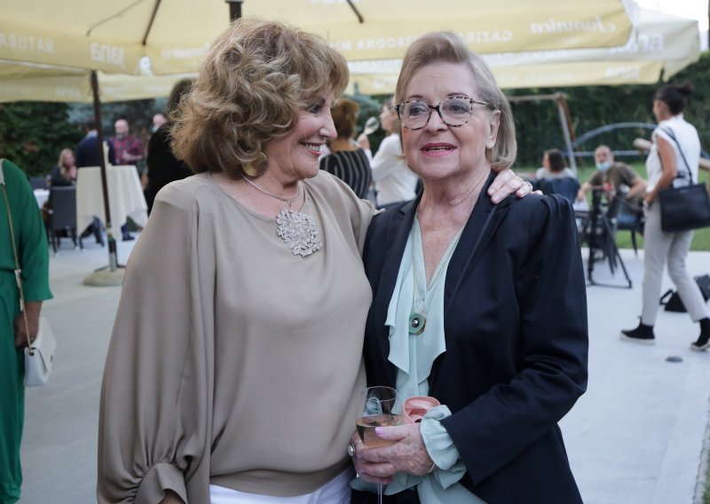 Emotivna čestitka: Evo što je Tereza Kesovija poručila Gabi Novak za 89. rođendan